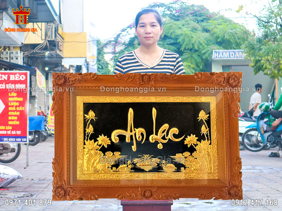 Bức tranh chữ An Lạc được nghệ nhân chế tác hoàn toàn thủ công truyền thống